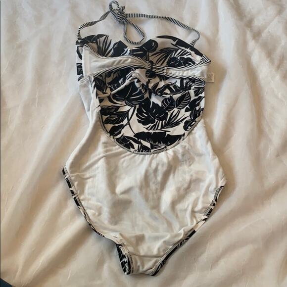 Old Navy black and white floral one piece swimsuit, xs - Picture 9 of 9